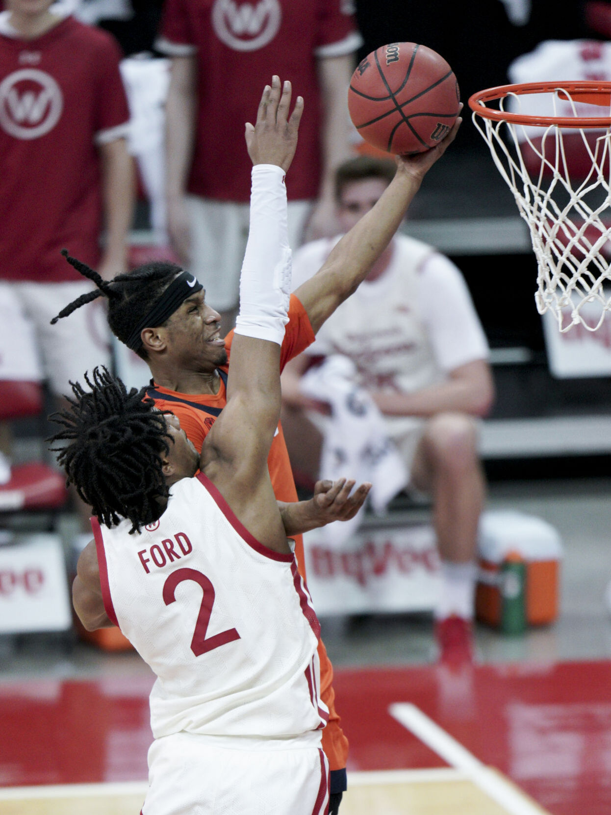 Illinois 74, UW 69